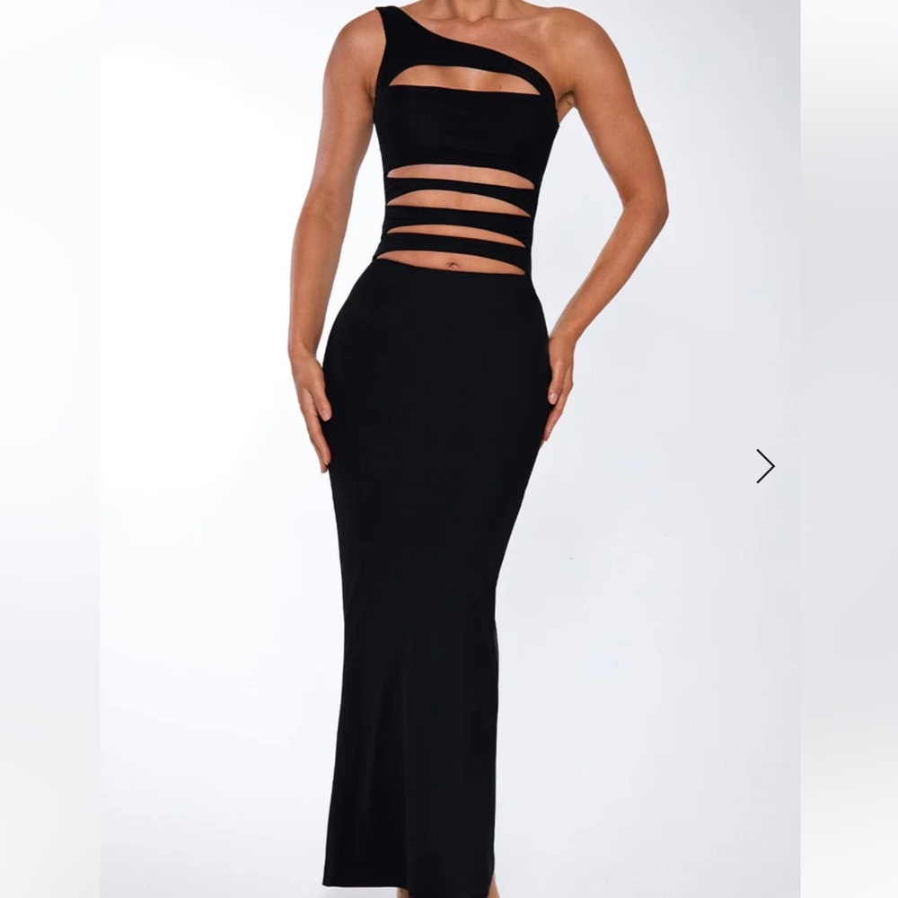 Elegant Black Cut-Out Maxi Dress